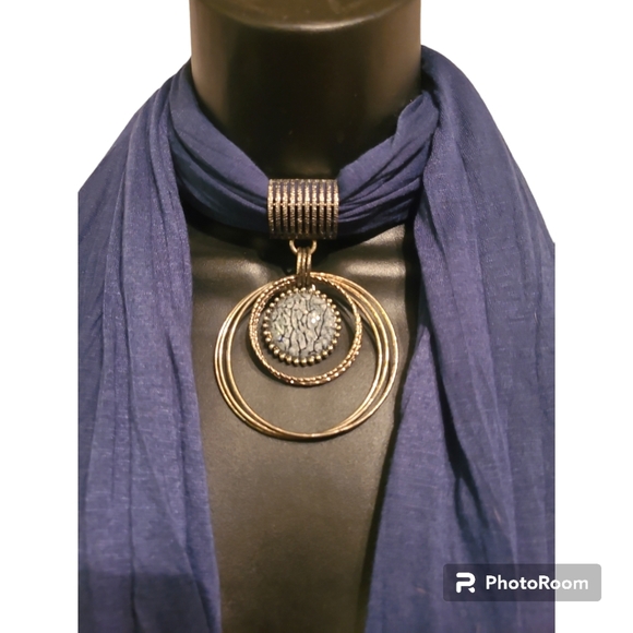 Scarf Wrap with Removable Jewlery Charm - Picture 3 of 5